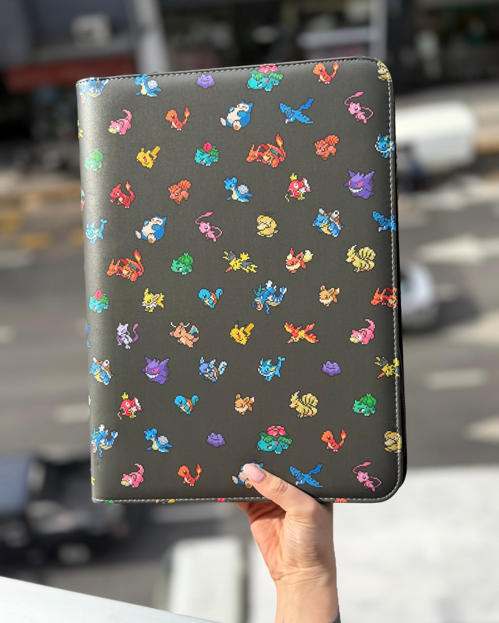 BINDER PIXEL POKEMON CENTER con pequeño detalle